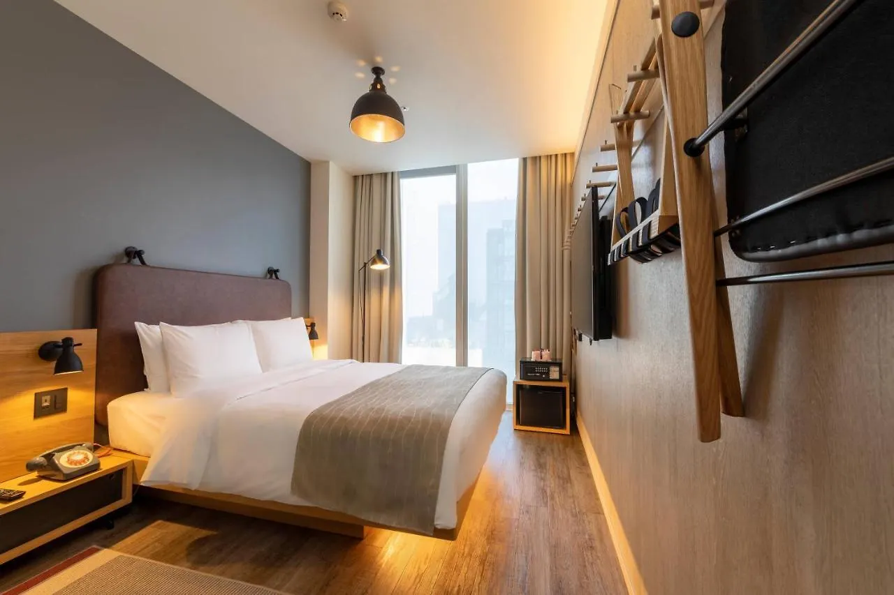 Moxy Osaka Honmachi By Marriott Hotel