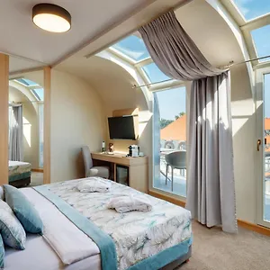 Clement 4* Praga
