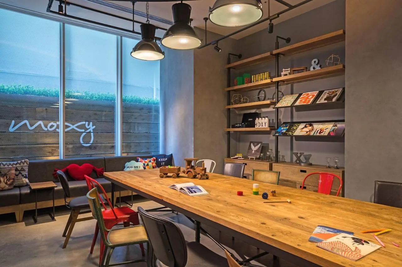 Hotel Moxy Osaka Honmachi By Marriott 4*,  Japon