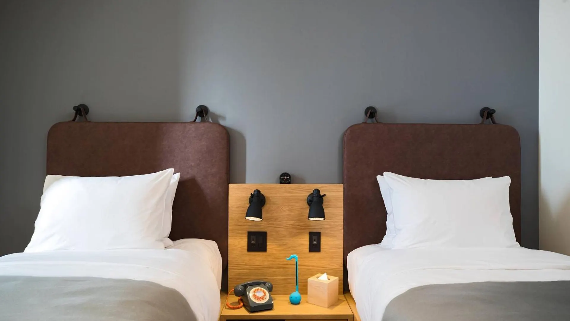 Hotel Moxy Osaka Honmachi By Marriott 4*,