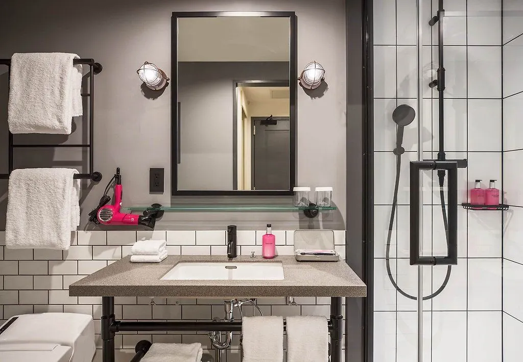 Hotel Moxy Osaka Honmachi By Marriott 4*,  Japon