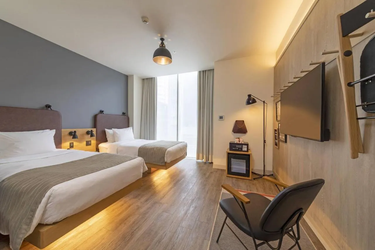 Hotel Moxy Osaka Honmachi By Marriott