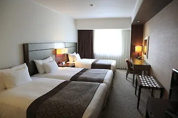 Hotel Moxy Osaka Honmachi By Marriott
