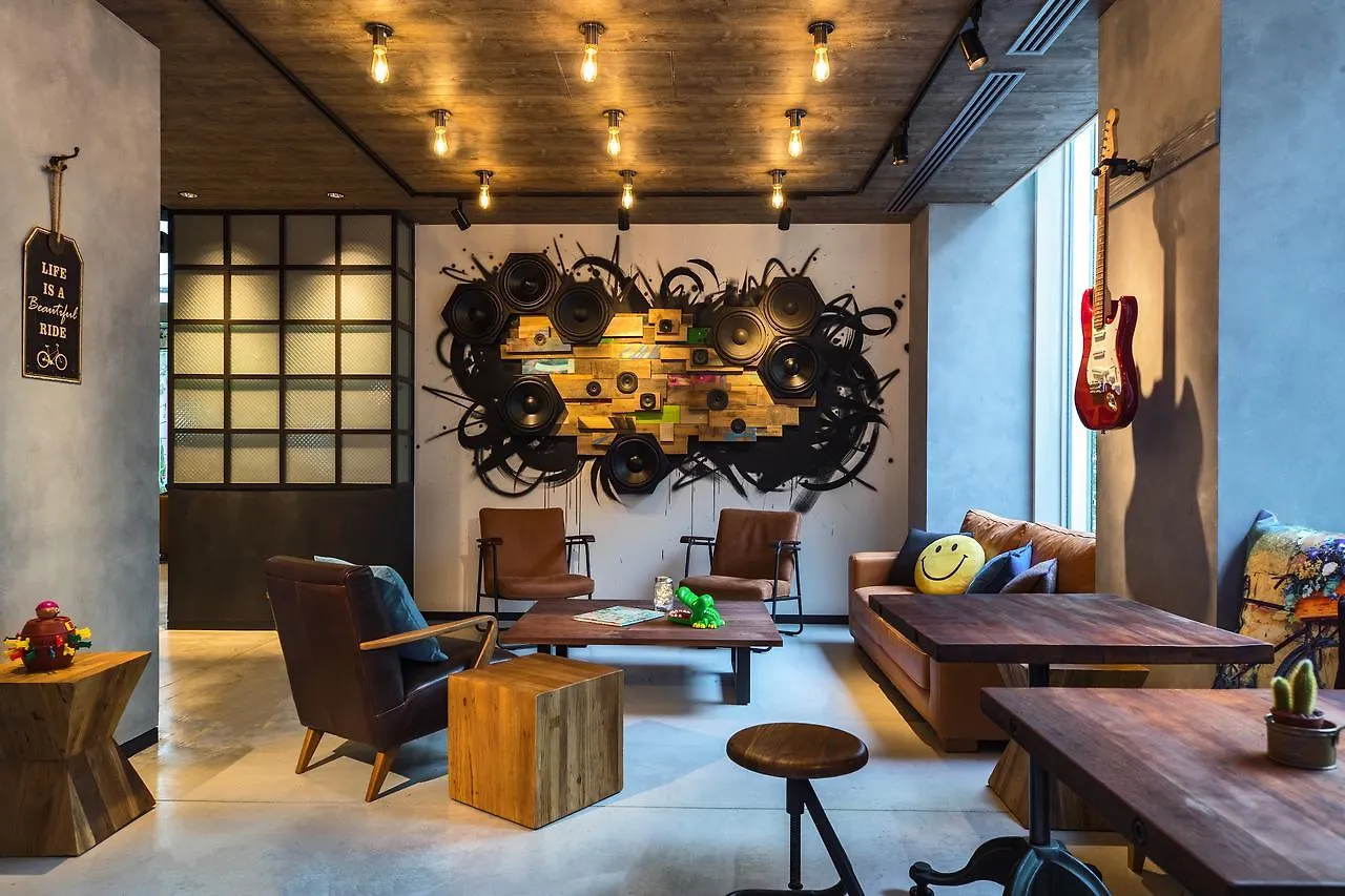 Hotel Moxy Osaka Honmachi By Marriott 4*,