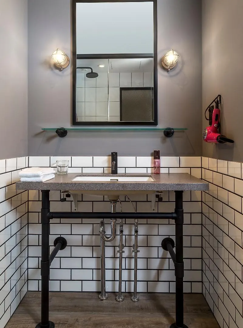Hotel Moxy Osaka Honmachi By Marriott