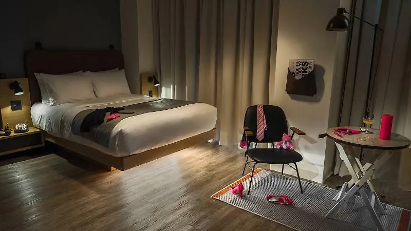 Hotel Moxy Osaka Honmachi By Marriott